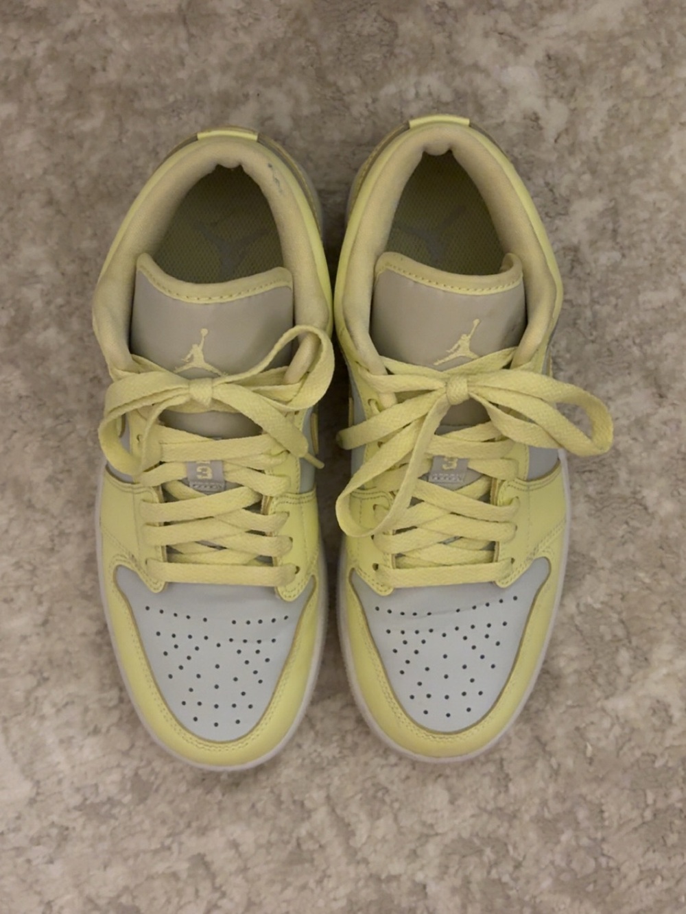 Jordan 1 Low Lemonade - Women’s 8.5